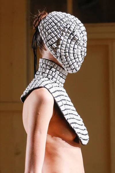 Look 11